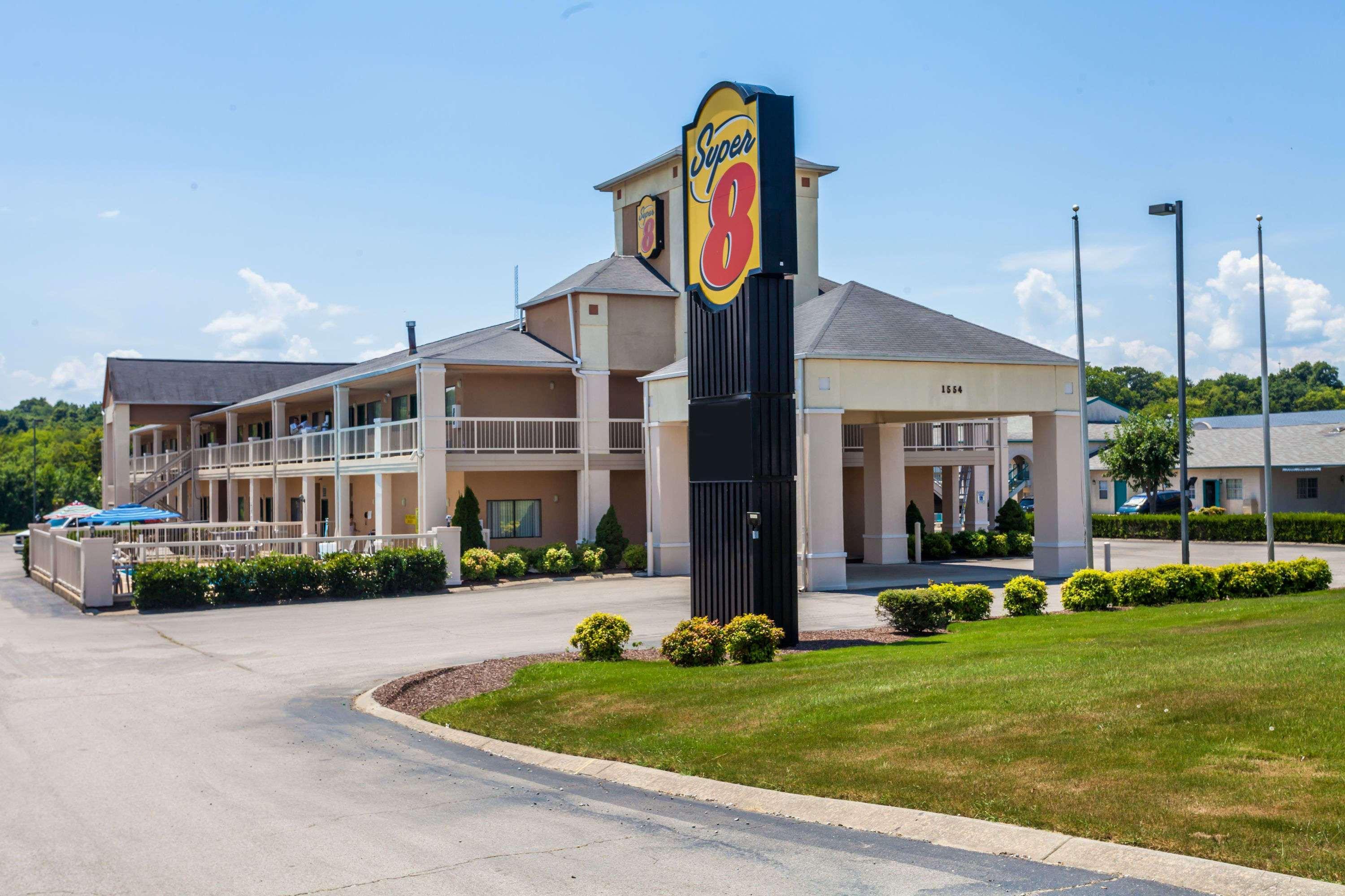 Super 8 By Wyndham Columbia Hotel Exterior photo