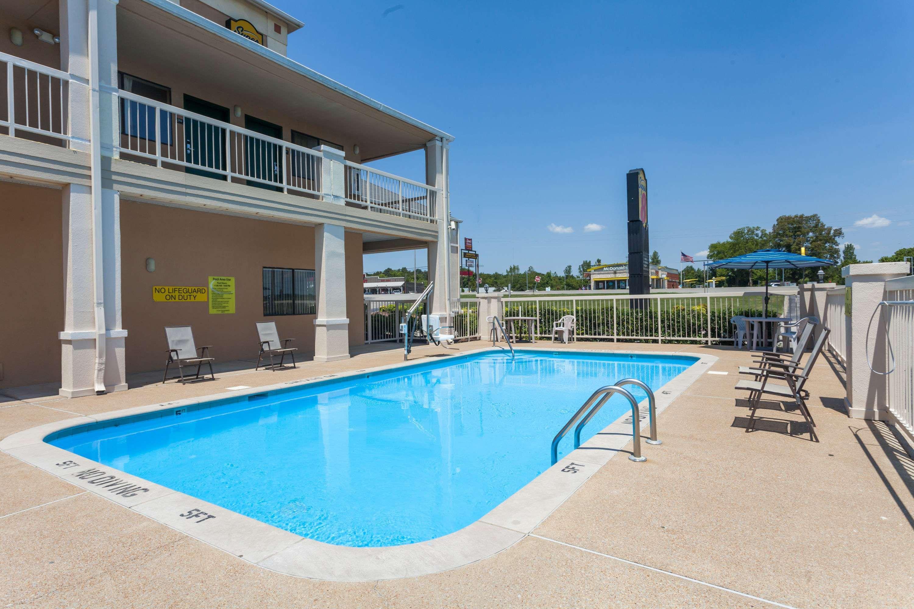 Super 8 By Wyndham Columbia Hotel Exterior photo