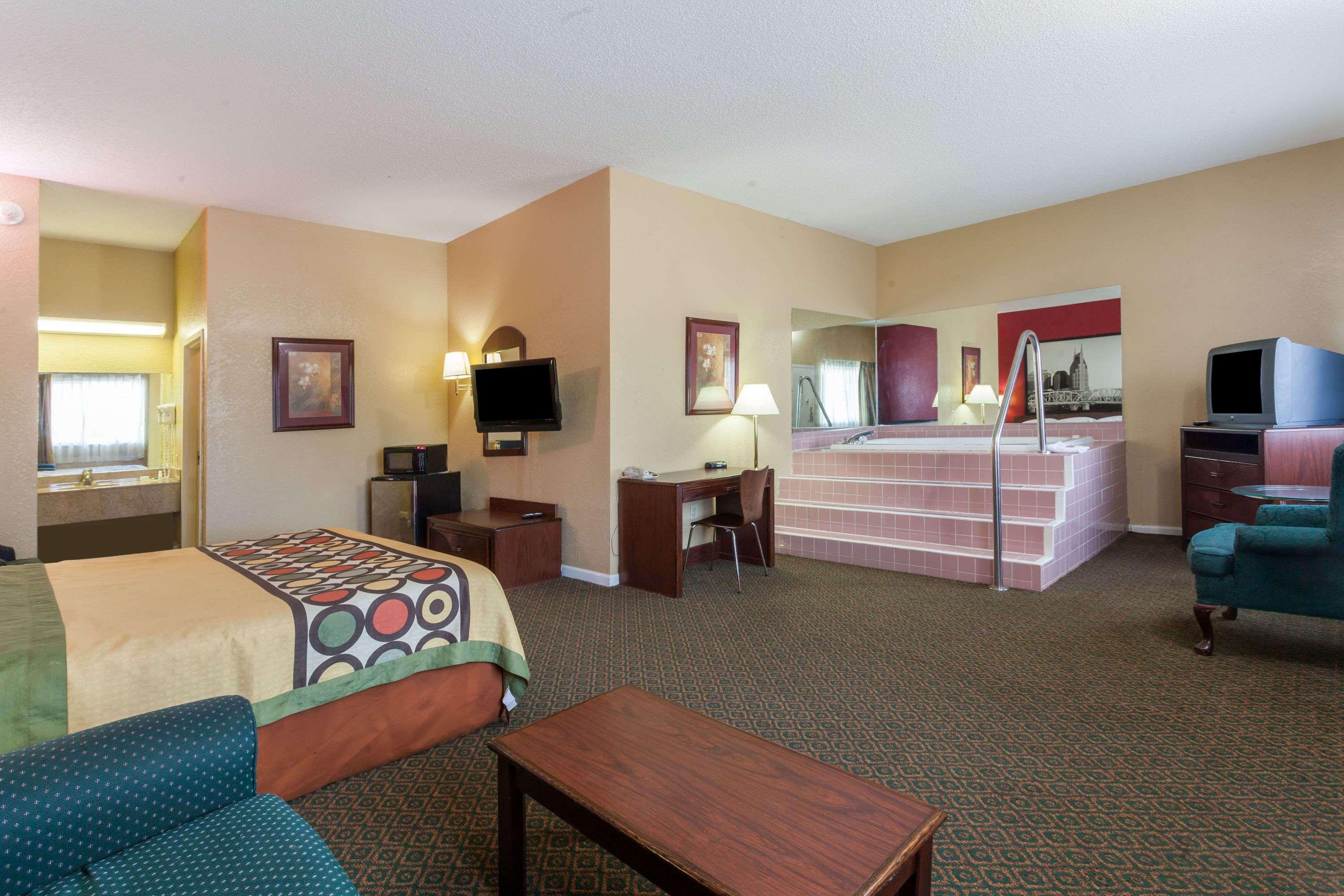 Super 8 By Wyndham Columbia Hotel Exterior photo